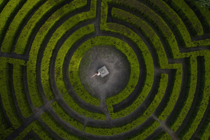 So bahnst du dir den Weg durch das Trauerlabyrinth