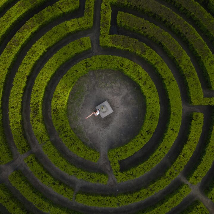 So bahnst du dir den Weg durch das Trauerlabyrinth