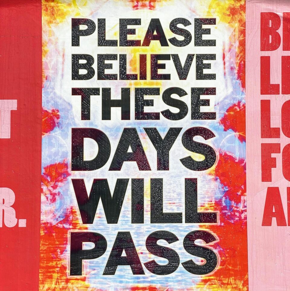 Plakat mit Satz Please believe these days will pass