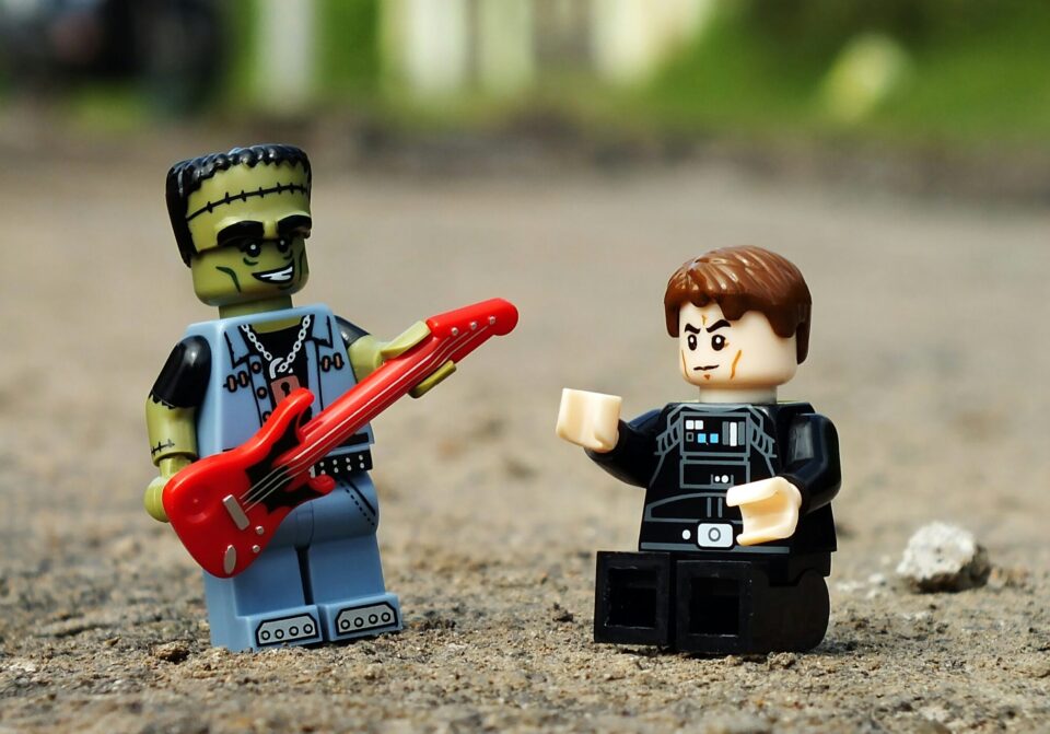 Comicfiguren Lego Frankensteins Monster und weitere Figur